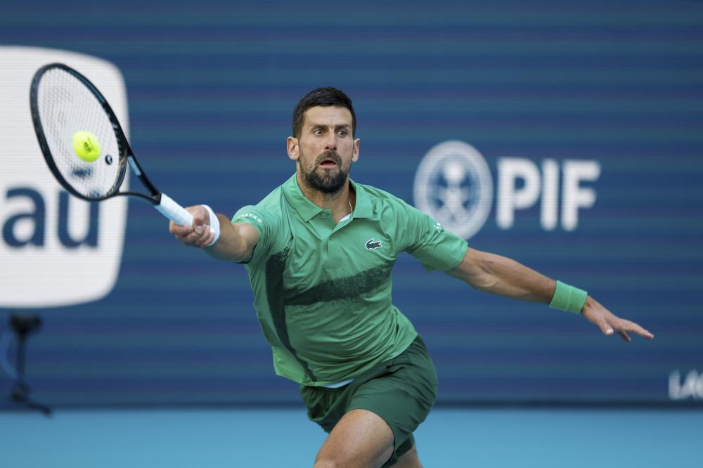 来看中国女足的比赛遇到了前男足主教练扬科维奇