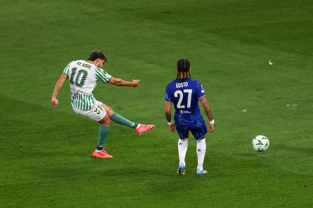 魔笛世界杯参赛次数比梅罗少一届，因克罗地亚缺席2010